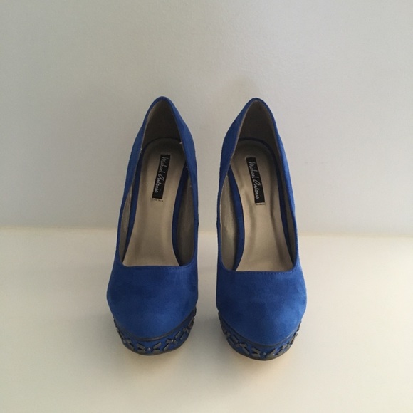Blue Pump with Stud Accents and Island Platform - Picture 5 of 6